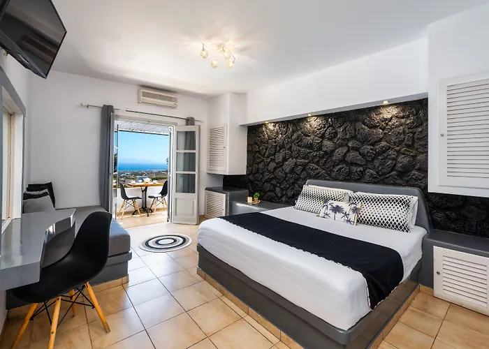 Plastiras Fira (Santorini)