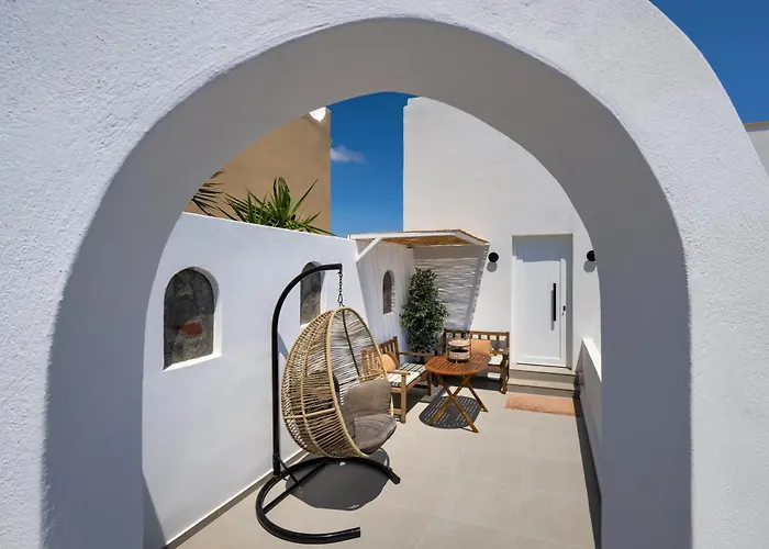 Plastiras Konukevi Fira (Santorini)