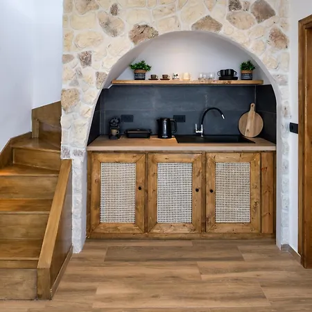 Plastiras Guest house Fira (Santorini)