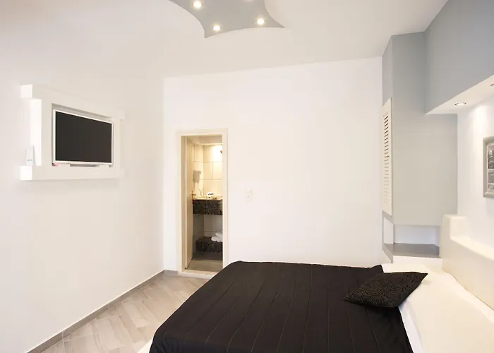 Plastiras Konukevi Fira (Santorini)