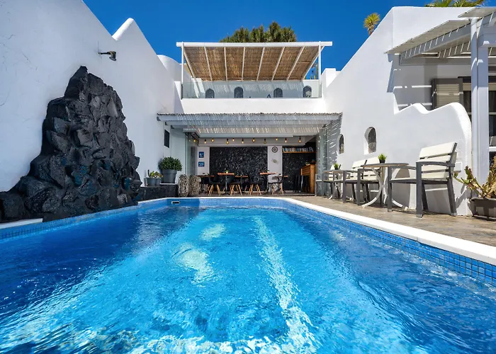 Plastiras Konukevi Fira (Santorini)