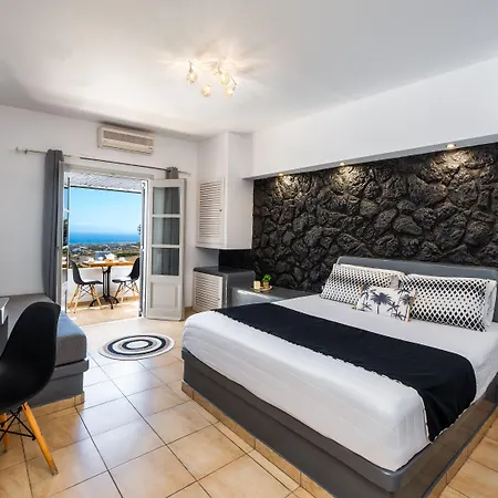 Plastiras Fira (Santorini)
