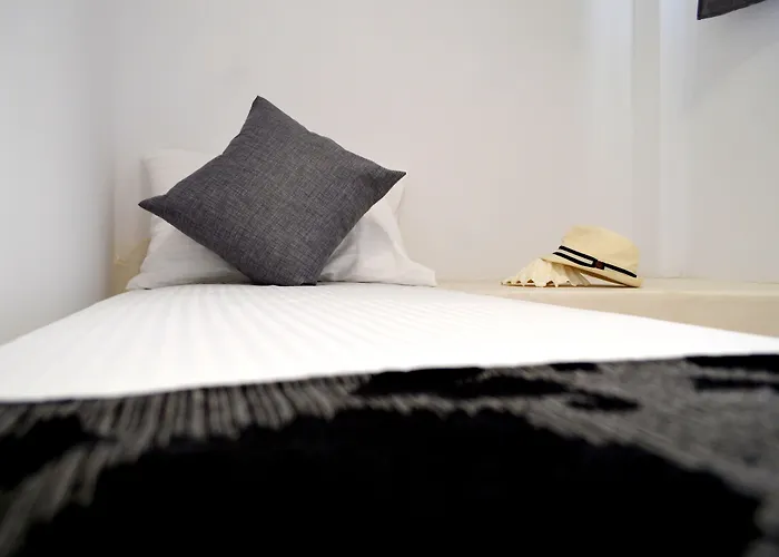 بيت ضيافة بلاستيراس رومز 4*