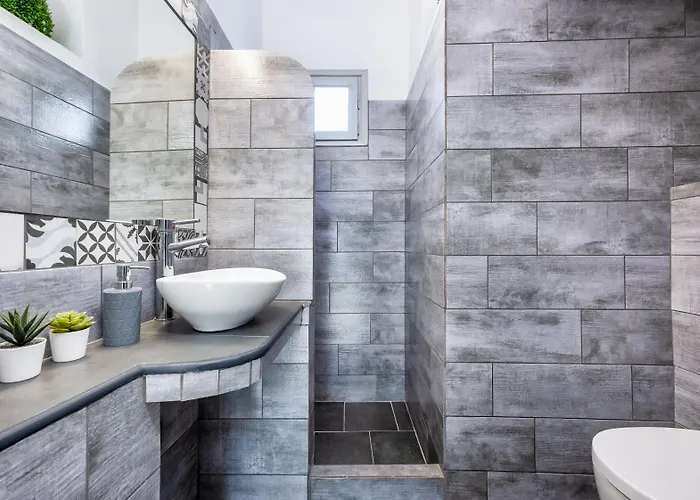 بلاستيراس رومز بيت ضيافة 4*