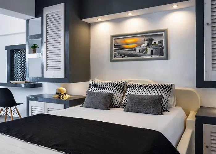 بلاستيراس رومز بيت ضيافة ثيرا